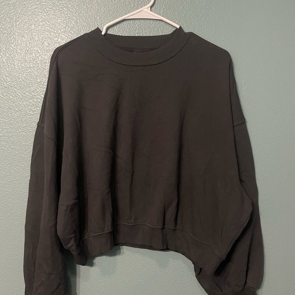 old navy cropped crewneck sweatshirt